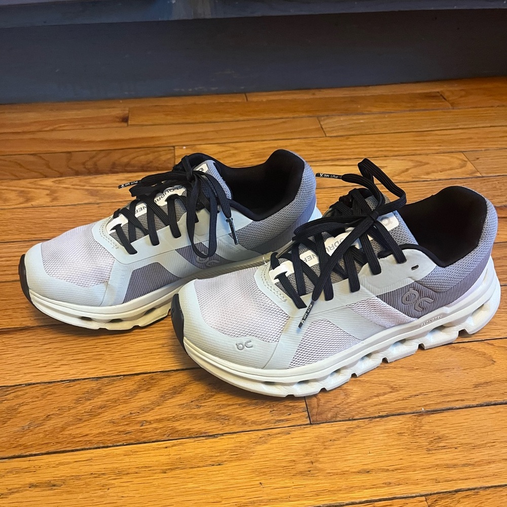 On Running Cloudrunner Woman’s Sneakers